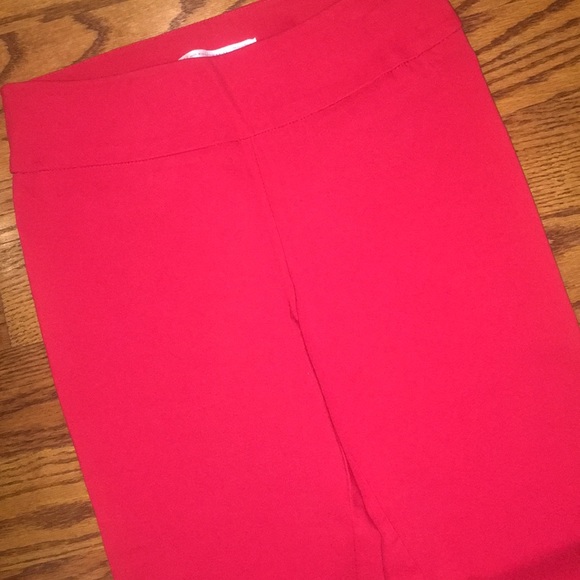 No boundaries size 3 to 5 in juniors!  Bright red - Picture 3 of 8